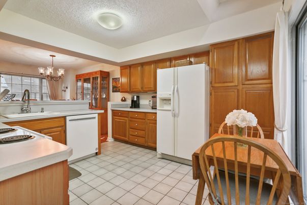 Chandelier, Dining room, Interior, Kitchen