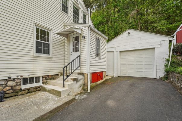 Detached Garage, Exterior