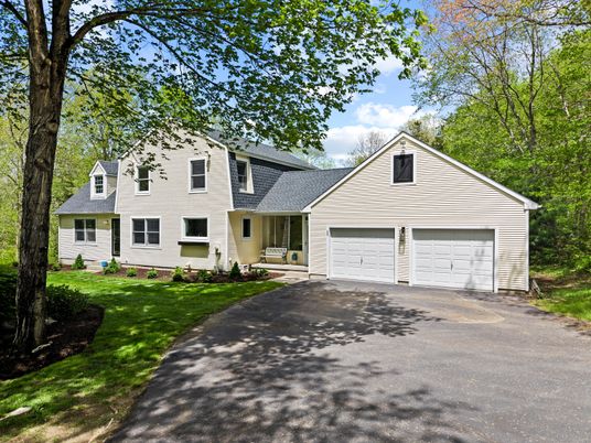 Attached, Exterior, Facade, Farmhouse