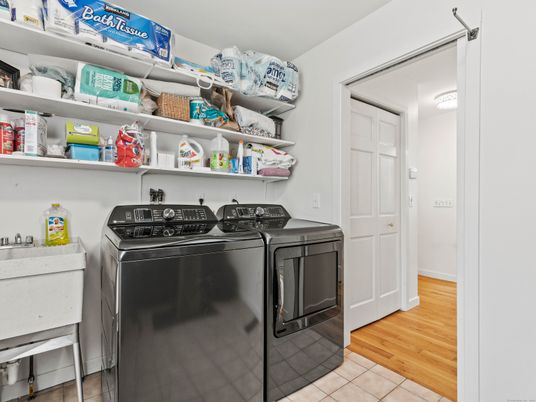 Interior, Washer, Wood Texture Flooring