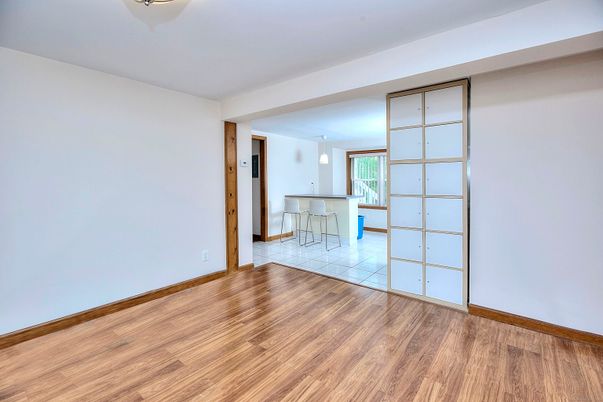 Empty room, Interior, Pendant Lights, Wood Texture Flooring