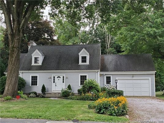 Attached, Exterior, Facade, Cape Cod