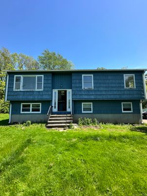 Backyard, Exterior, Facade, Raised Ranch