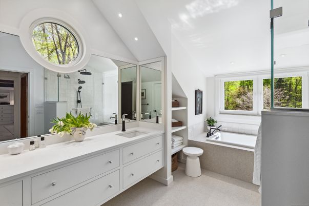 Bathroom, Dual Sink Vanities, Interior, Recessed Lighting