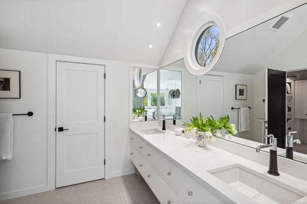Bathroom, Dual Sink Vanities, Interior, Recessed Lighting