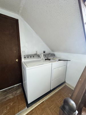 Interior, Washer, Wood Texture Flooring