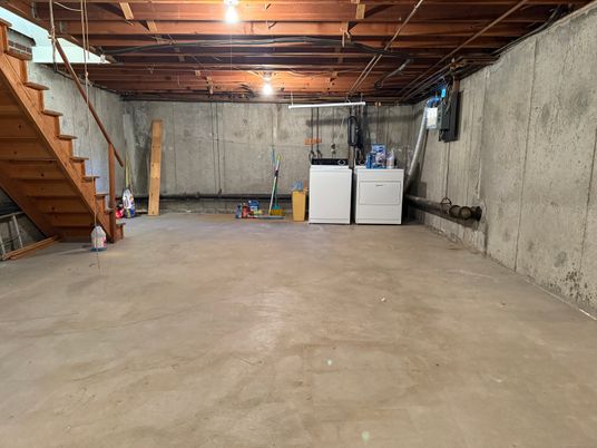 Interior, Washer, Wooden Beams