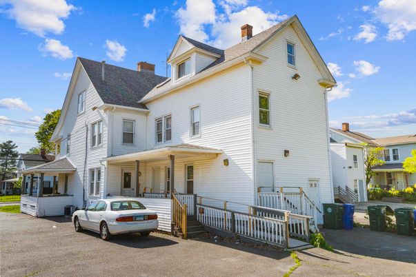Exterior, Facade, Queen Anne Victorian