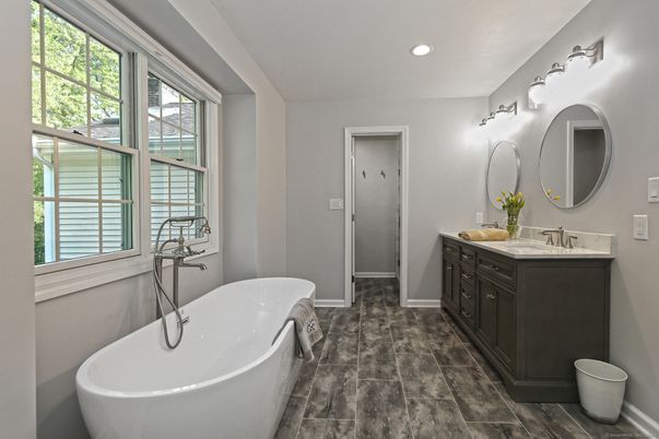 Bathroom, Dual Sink Vanities, Free Standing Baths, Interior, Recessed Lighting
