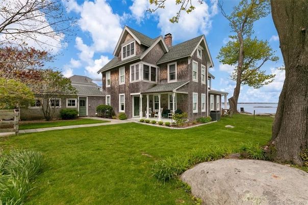 Backyard, Exterior, Facade, Queen Anne Victorian