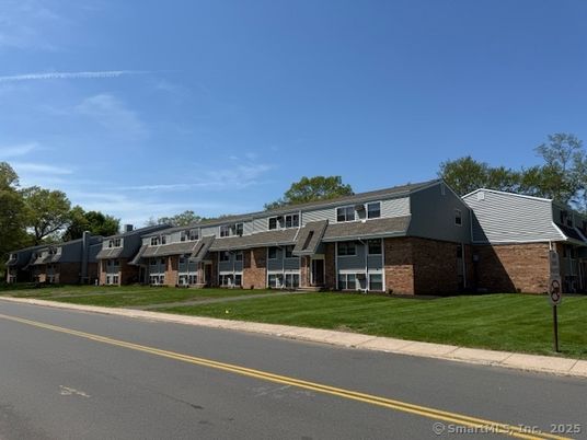Exterior, Facade, Brick Facade, Rowhouse