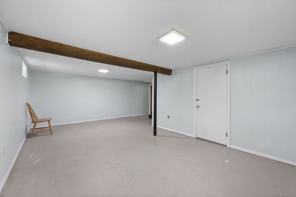 Empty room, Interior, Recessed Lighting, Wooden Beams