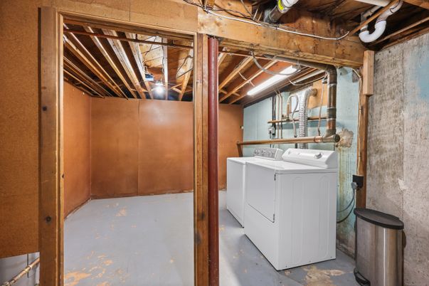 Interior, Washer, Wooden Beams
