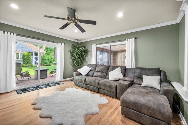 Interior, Living room, Recessed Lighting, Wood Texture Flooring