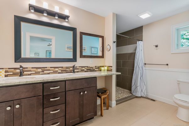 Bathroom, Dual Sink Vanities, Interior