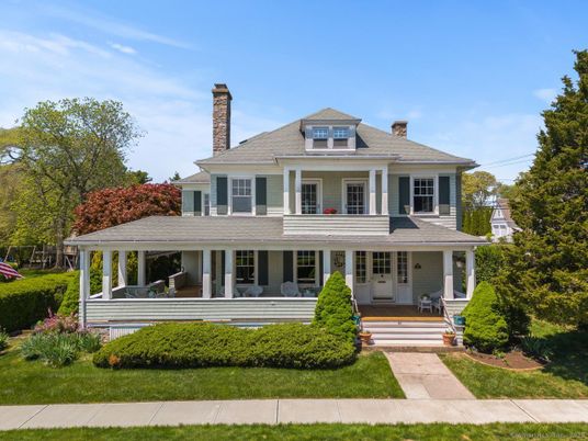 Exterior, Facade, American Foursquare