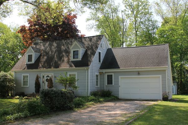Attached, Exterior, Facade, Cape Cod