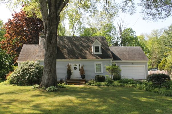 Attached, Exterior, Facade, Cape Cod