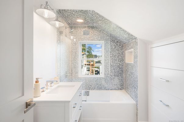 Bathroom, Interior, Recessed Lighting