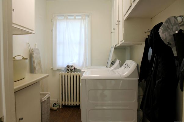 Interior, Washer, Wood Texture Flooring