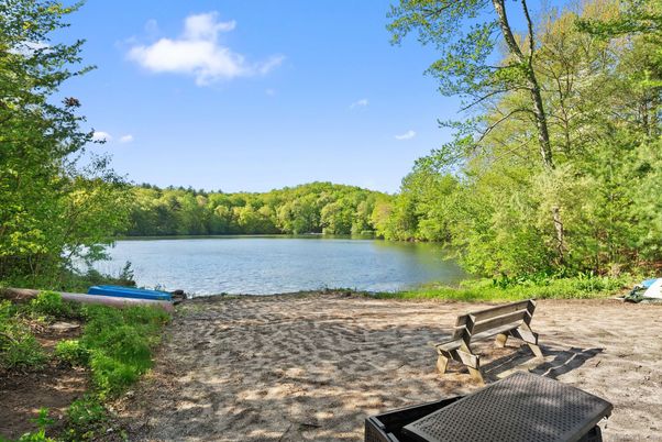 Exterior, Lake