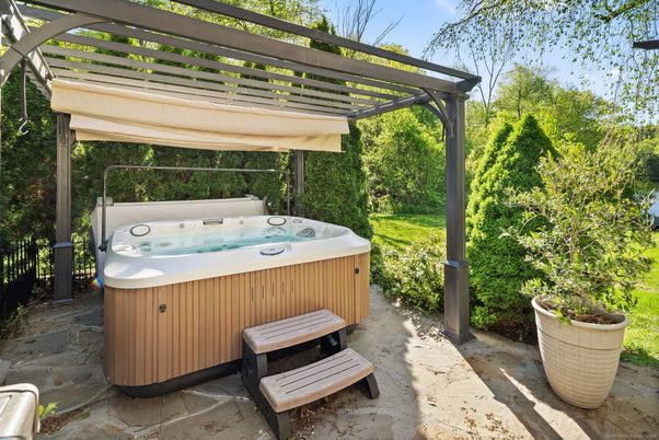 Exterior, Hot Tub