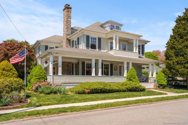 Exterior, Facade, American Foursquare