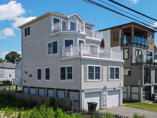 Attached, Exterior, Facade, Rowhouse