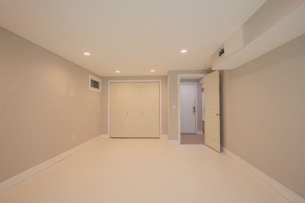 Empty room, Interior, Recessed Lighting
