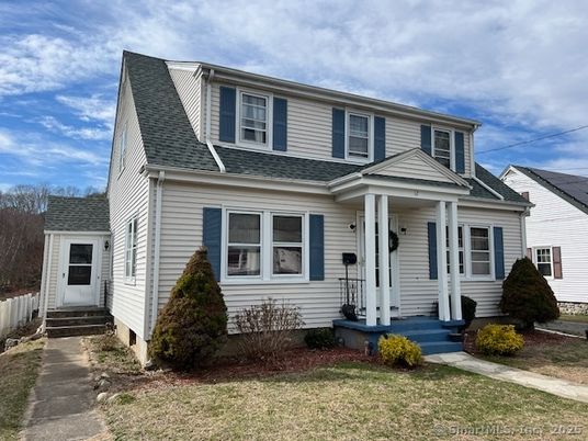 Exterior, Facade, Cape Cod