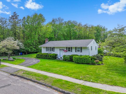 Backyard, Exterior, Facade, Cape Cod