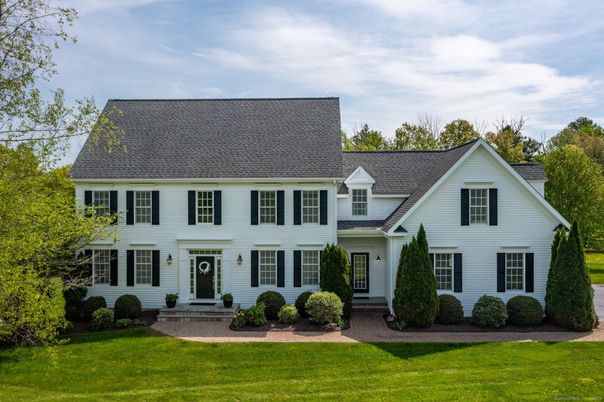 Exterior, Facade, Farmhouse