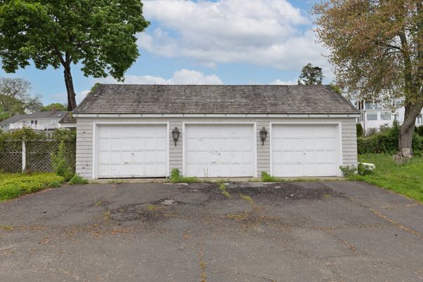 Detached Garage, Exterior
