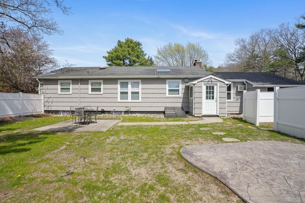 Backyard, Exterior, Facade, Ranch