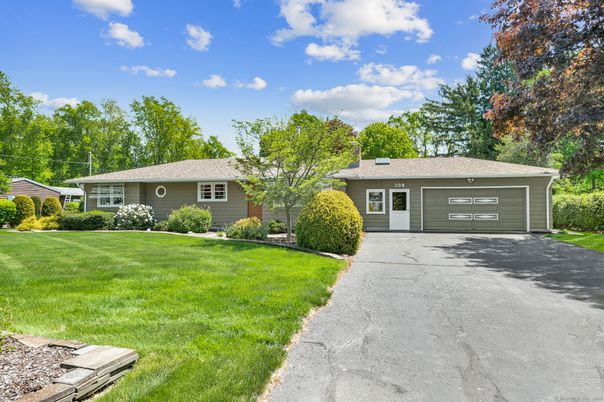 Attached, Exterior, Facade, Ranch