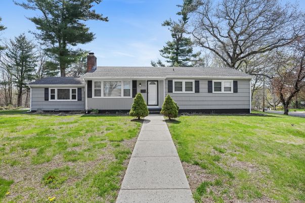 Exterior, Facade, Cape Cod