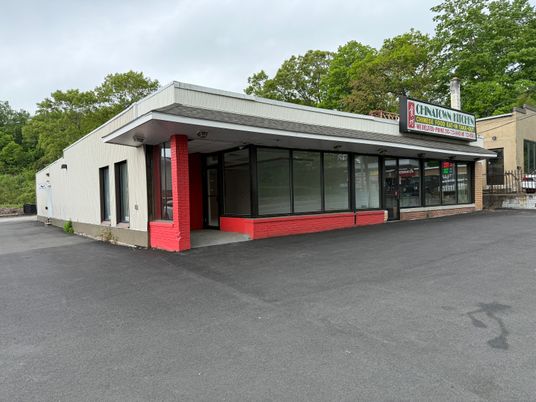 Exterior, Facade, Modern