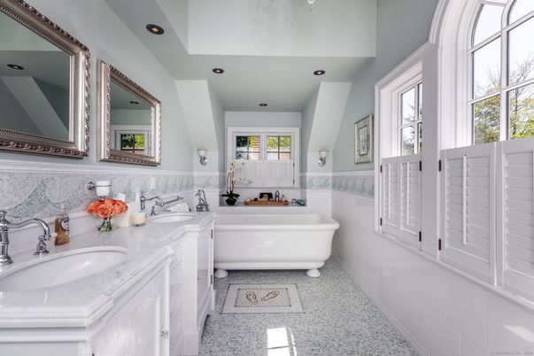Bathroom, Dual Sink Vanities, Free Standing Baths, Interior, Recessed Lighting