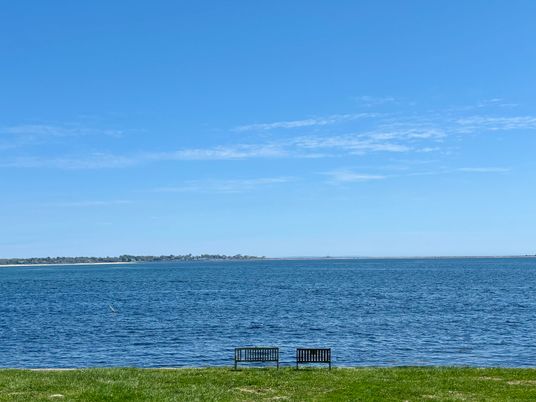 Exterior, Lake