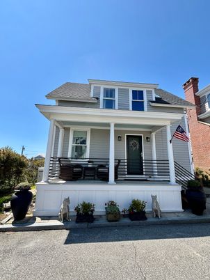 Exterior, Facade, American Foursquare