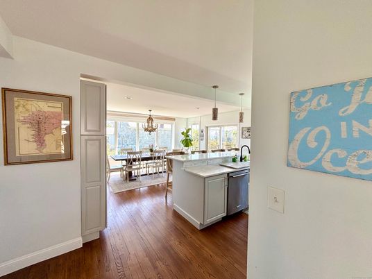Chandelier, Dining room, Interior, Kitchen, Pendant Lights, Recessed Lighting, Wood Texture Flooring