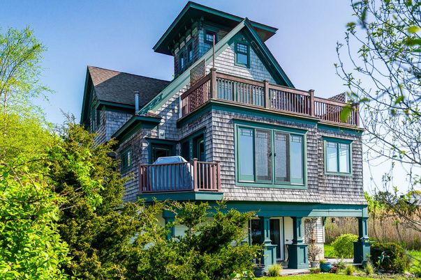 Exterior, Facade, Queen Anne Victorian