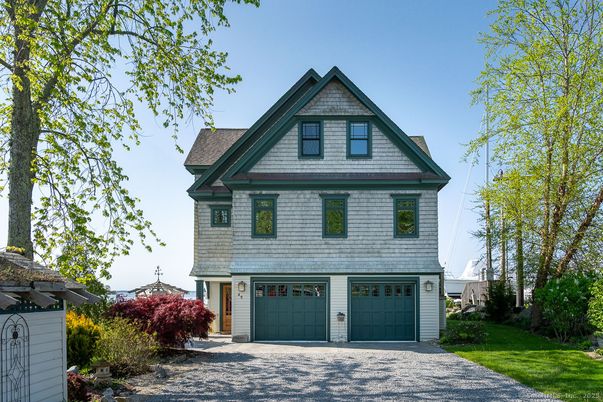 Attached, Exterior, Facade, Queen Anne Victorian