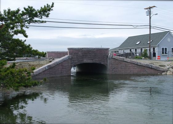 Exterior, Lake