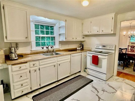 Chandelier, Dining room, Interior, Kitchen