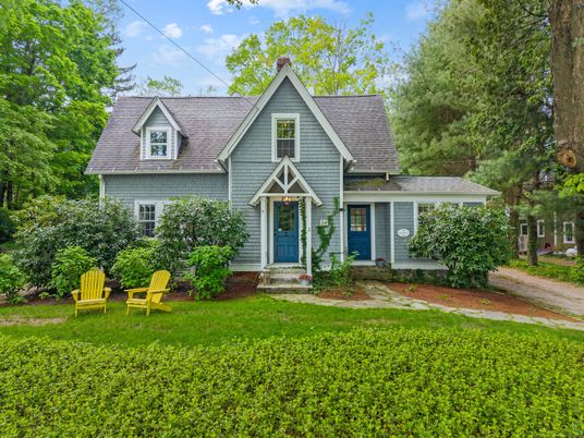 Exterior, Facade, Cape Cod