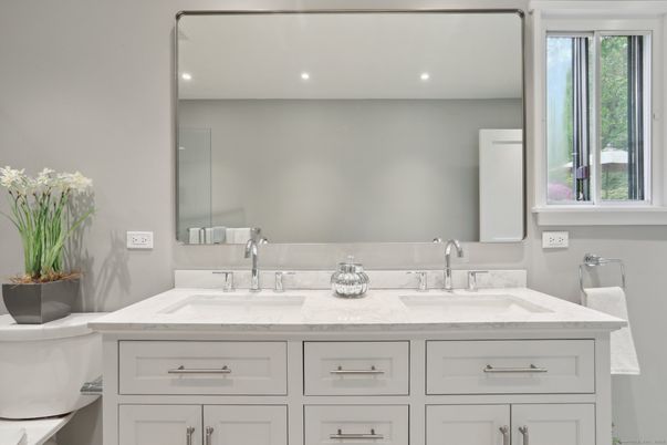 Bathroom, Dual Sink Vanities, Interior, Recessed Lighting