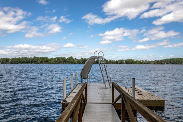 Exterior, Lake