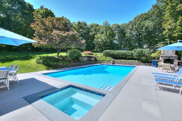 Exterior, Fireplace, Pool