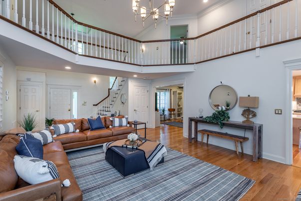 Chandelier, Interior, Living room, Recessed Lighting, Wood Texture Flooring